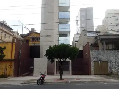 Condomínio Edifício na Rua Vicente Risola, 994