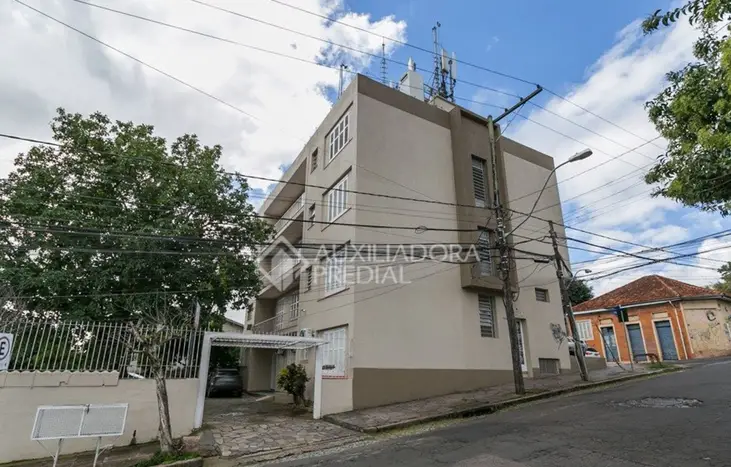 Casas com 4 quartos à venda na Rua Padre João Batista Reus em Porto Alegre